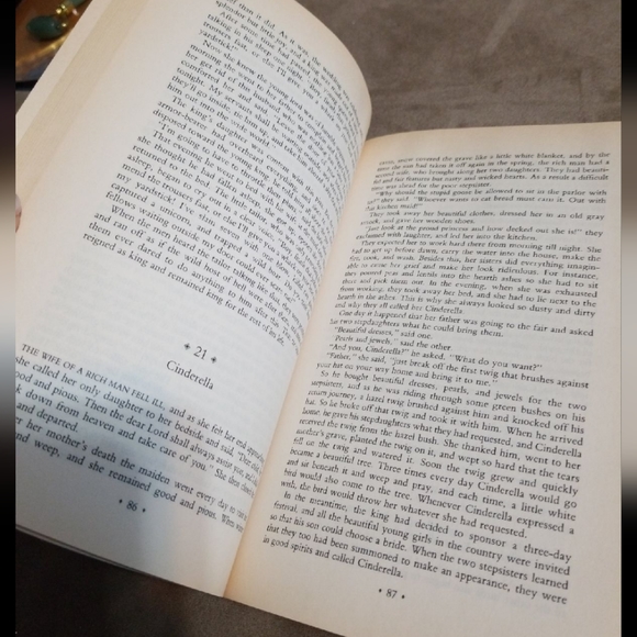 The Complete Fairy Tales of the Brothers Grimm - Picture 5 of 5